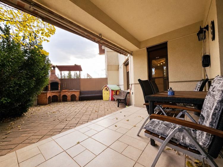 Vila duplex 2007,caramida,P+1+M,5 camere,4 bai,teren 482mp,2 loc. parcare curte