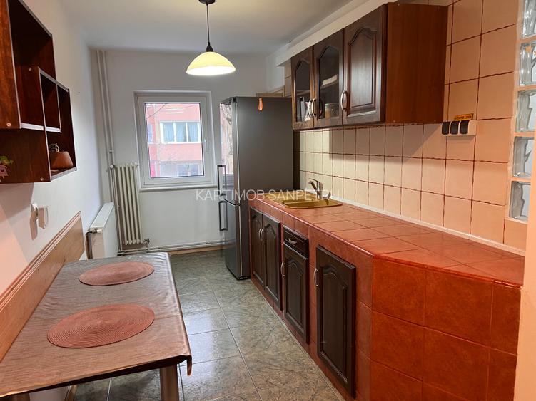 DE INCHIRIAT Apartament 3 camere in Racadau ,  VALEA CETATII .etajul 1 , - 3