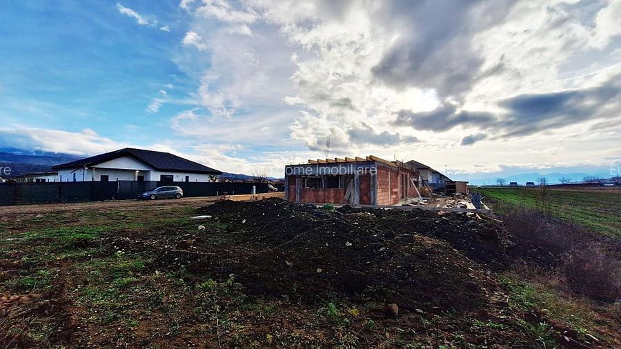 Vând teren comuna Cristian jud Brașov 714 metri patrați preț 78.000 E - 6