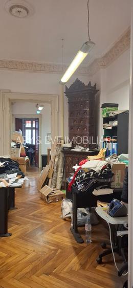 Noblețe Arhitecturală și Oază Verde: O Moștenire Vie cu Grădină Privată - 25