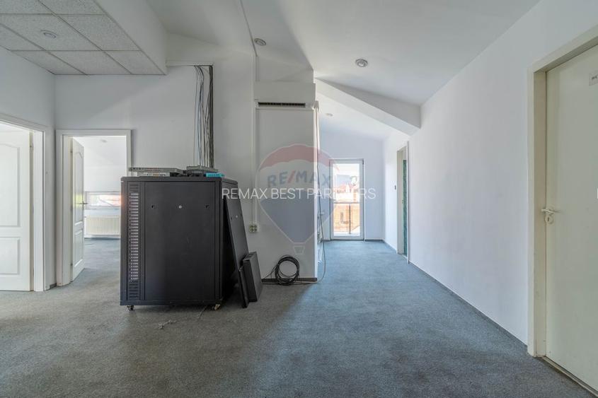 Casa cu 12 camere de inchiriat, Str. Traian - 20