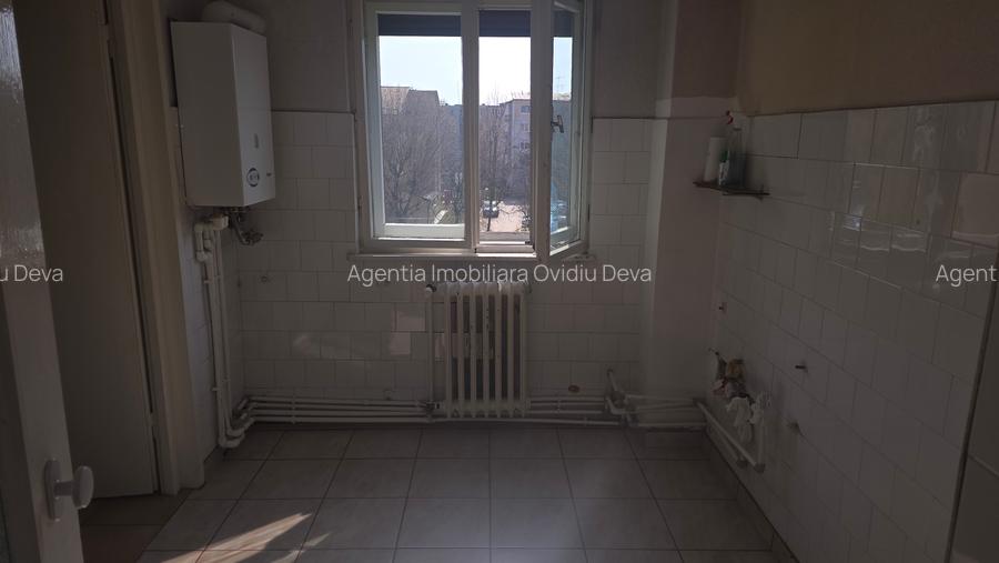 Vand apartament cu 3 camere in Deva, etaj 3, zona Gojdu (scoala Andrei Saguna), - 4