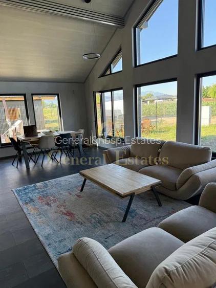 Eleganță, confort și priveliște – casa perfectă pentru un nou început - 2