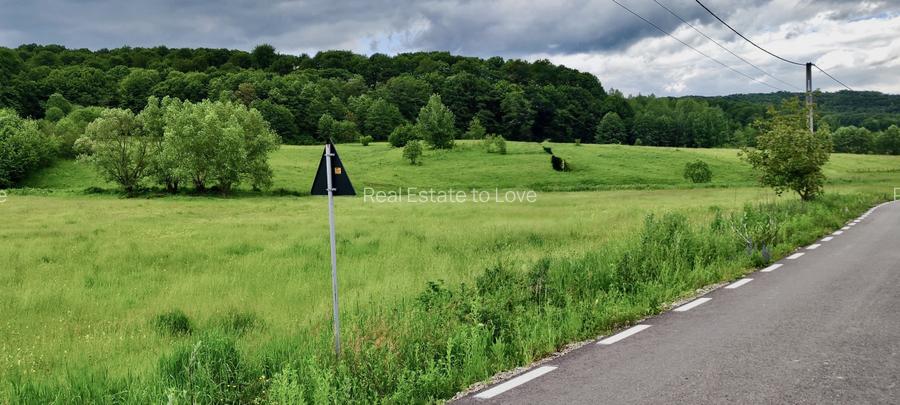 Teren la padure, panoramic dealuri si paduri, curent si asfalt - 8