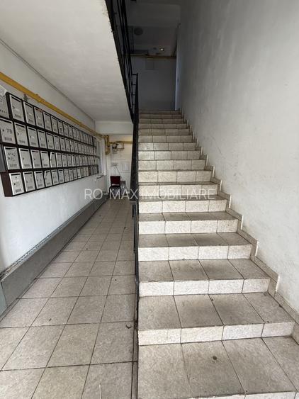 Ap 3 camere - transformat din alipirea a 2 garsoniere - 62 mp - parter - 27