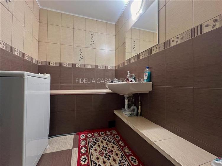 Apartament cu 3 camere decomandat, situat în zona Nicolina 2 – prima parte - 10