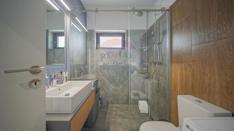 Vilă modernă, cu garaj, panouri și pompă de căldură, Cristian - 6