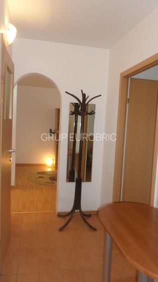 Ultracentral langa Hotel Radisson, Athenee Palas, cochet - 17