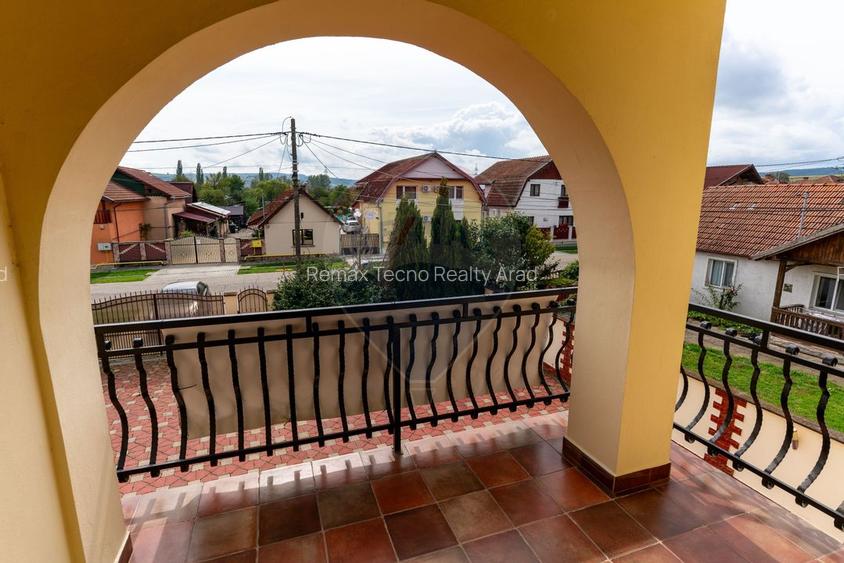 Vila /Pensiune 6 camere in Cristur, jud Hunedoara - 13