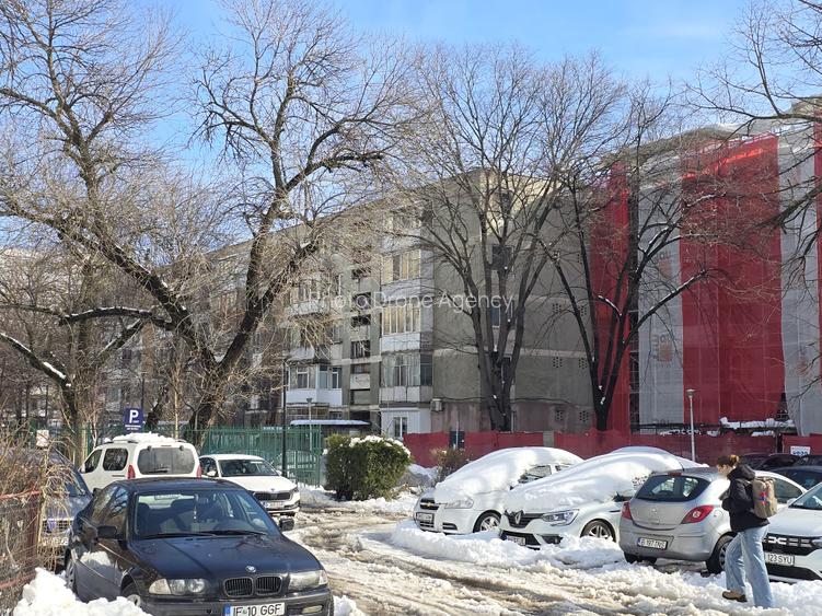 Oportunitate Rară în Titan: 2 Camere 7 min de Metrou | Bloc în Consolidare - 14