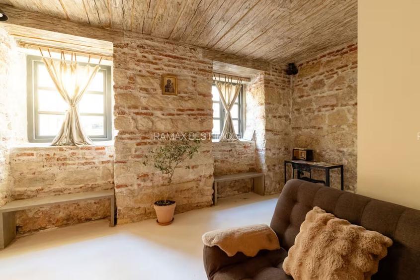 Apartament cu farmec istoric – 40 mp, parter, în centrul orașului - 15