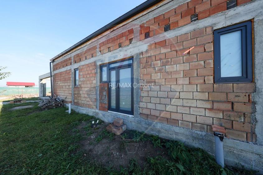 Duplex  la roșu cu 2 apartamente - 6 camere, terase generoase și curte - 21