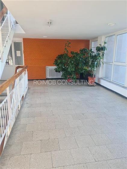 Titan, cocheta, renovata, mobilata, utilata, metrou. - 10