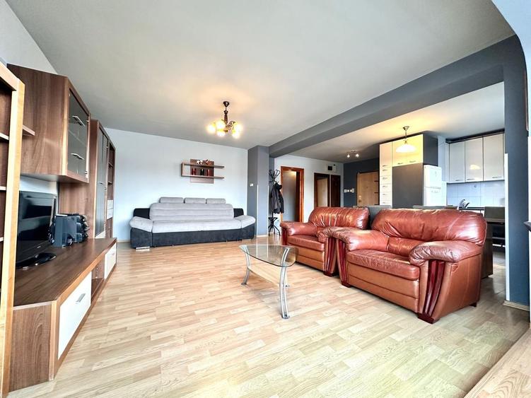 Apartament spatios 4 camere + parcare, pretabil ptr ERASMUS