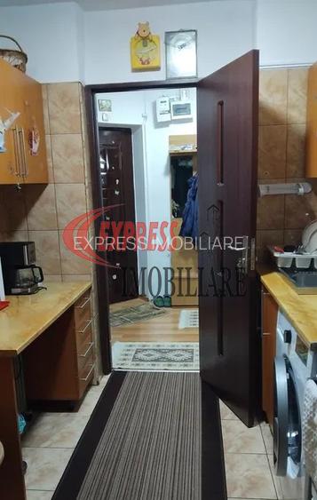 Titan, 1 Decembrie 1918, McDonald's, Mega Image - 3