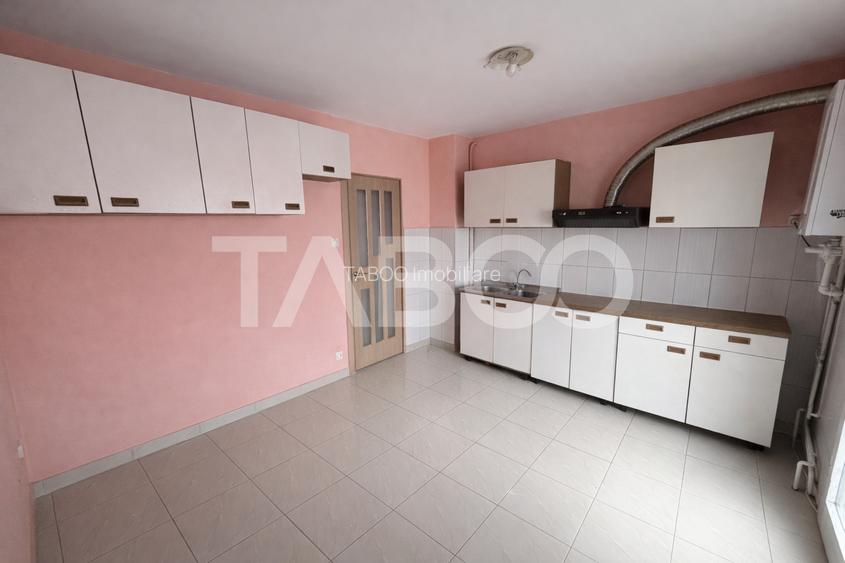 Apartament decomandat 50 mpu etaj 1 balcon pivnita Strand - 3