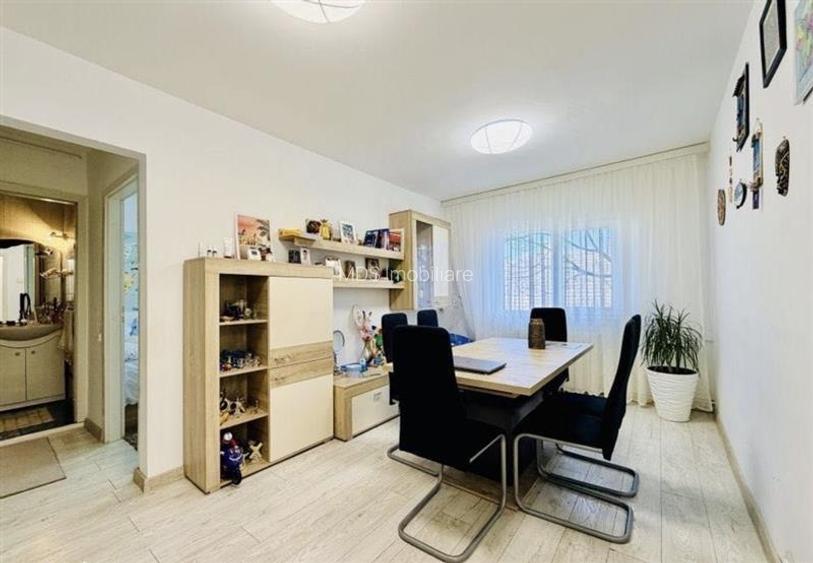 Etaj 1 cu 2 bai, aproape de Mall - 4