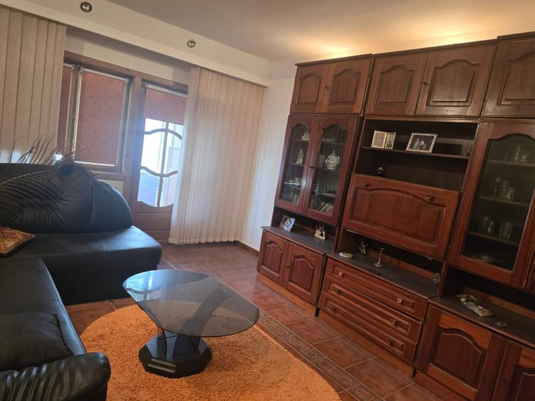 Apartament 2 camere Focșani, zona Brăilei – 53 mp, etaj 2/3, centrală – Propriet