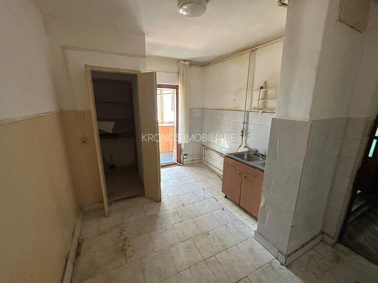 GARA-BCR 3 CAMERE DECOMANDAT 81 MP. 2 BALCOANE, VEDERE PORT, BLOC SOLID AN 1986 - 4