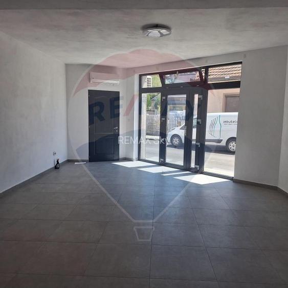 Spațiu comercial de închiriat – Zonă cu trafic intens, lângă Piață - 2