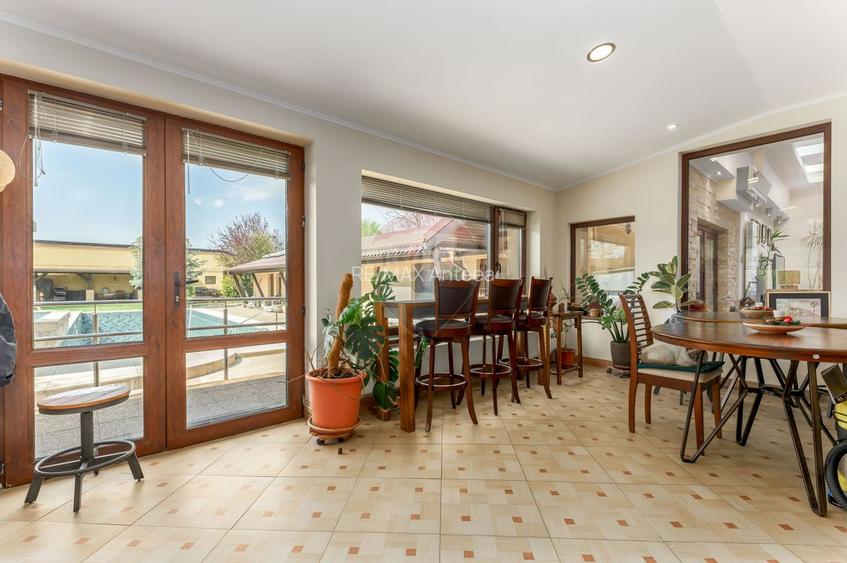 Vilă cu parc, piscină, jacuzzi și foișor, panouri fotovoltaice - 24