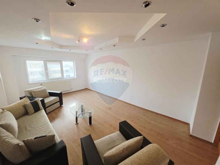 Apartament cu 2 camere de vânzare în zona 1 Mai - 23