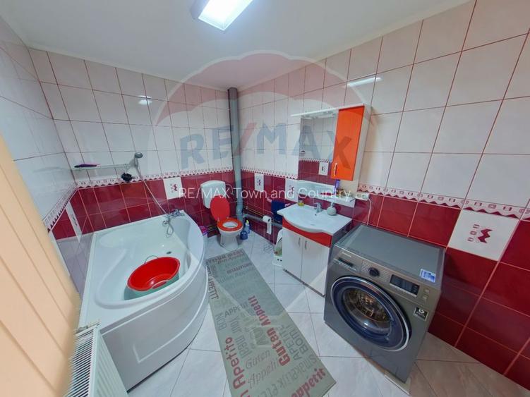 Casă / Vilă cu 16 camere de vânzare în zona Bobâlna - 19