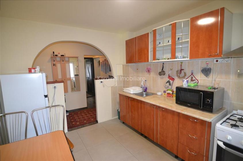 Apartament 3 camere decomandat 2 bai.2 balcoane  etajul 2   Judetean - 32