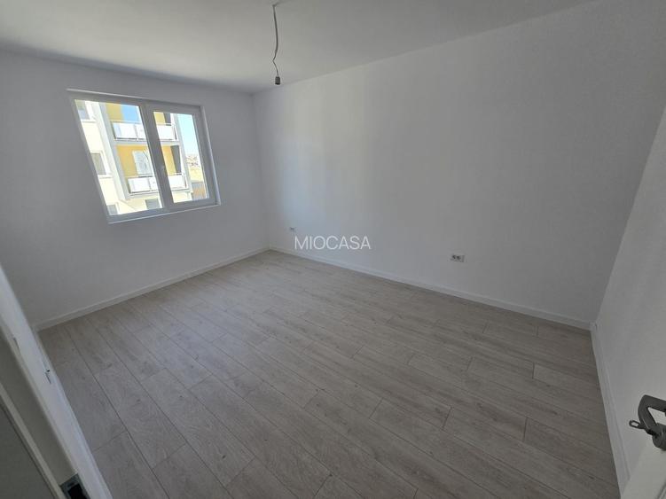 Model spatios. Decomandat. Etaj intermediar - 10