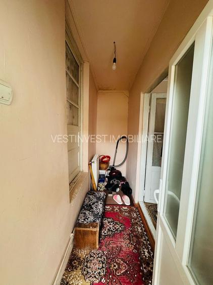 Casa de vanzare cu 2 camere si teren 1068 mp zona Renașterii - 6