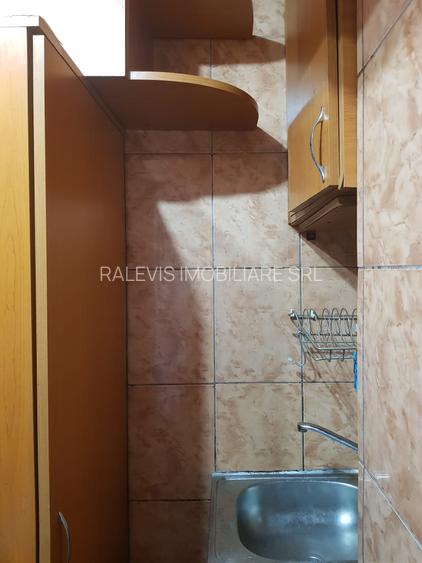 Inchiriere garsoniera parter, bloc anvelopat, Piata Resita, 230 euro - 3