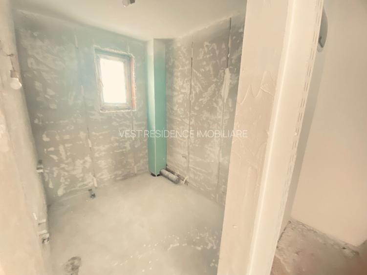 Duplex cu 4 camere si mansarda. Curte 250 mp. Comision 0 - 18