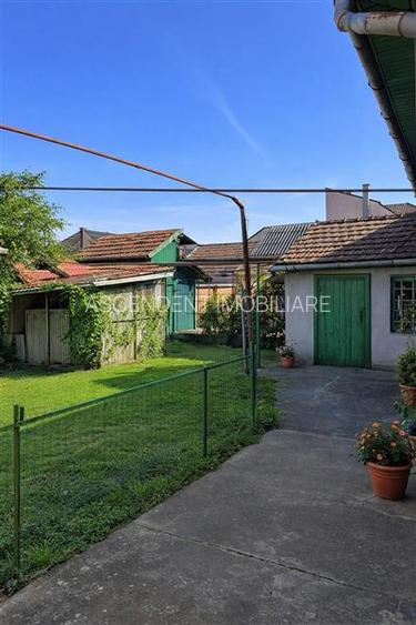 Casa:farmec traditional,gradina,curte,acces auto,pivnita,pod,anexe,Remetea,Targu - 23