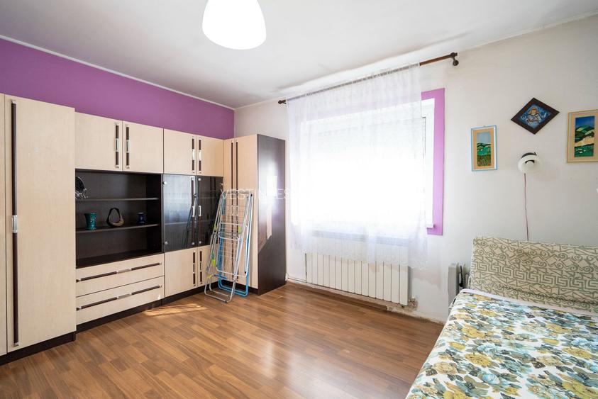 Casa cu 300 mp de teren , acces auto si dublu front in Nufarul - 4