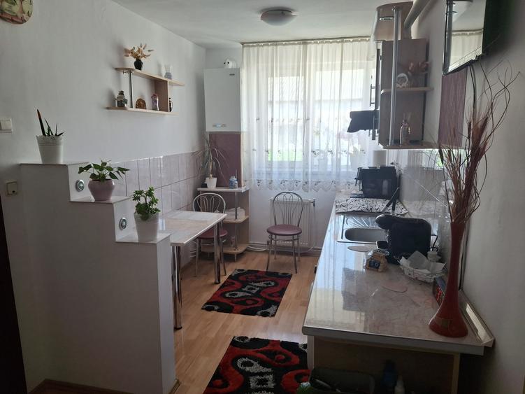 Apartament cu doua camere semidecomandat finisat si mobilat etajul 4 cu pod