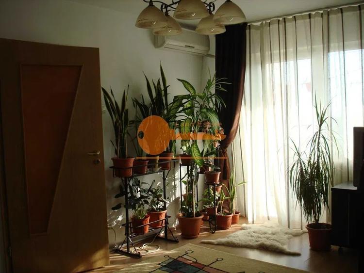 2 Camere - 6 Minute de Metrou Dristor