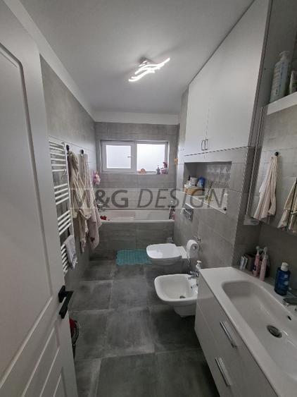 3 camere  bloc nou, 80 mp utili , balcon de 20 m