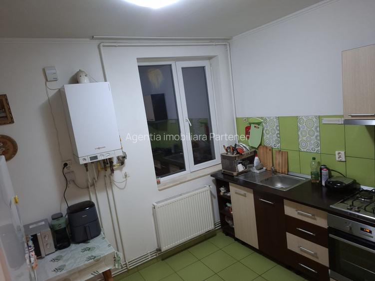 3 camere Exercițiu / fondul vechi , Decomandat / centrala , Amplasament DEOSEBIT - 12