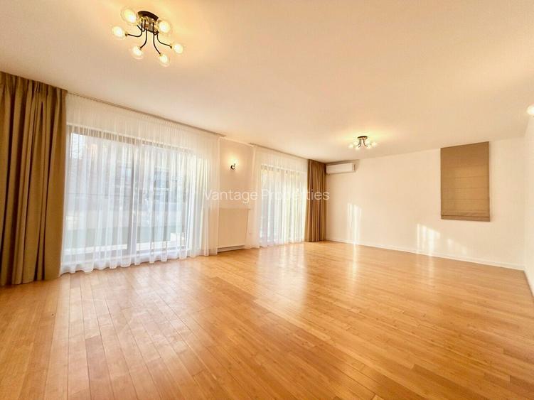 Villa, complex with swimming pool, tennis court, Iancu Nicolae - 3