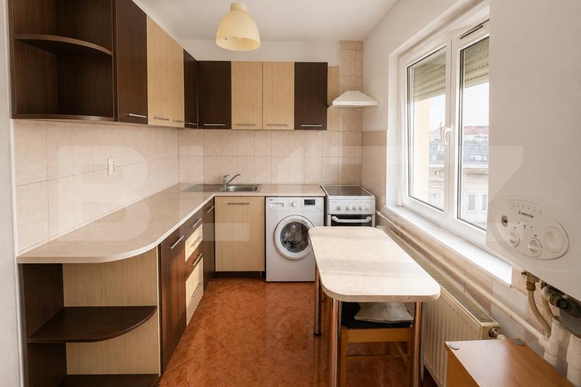 Apartament cu 2 camere, decomandat, 50 mp, balcon 10 mp, etaj 6, Intre Lacuri
