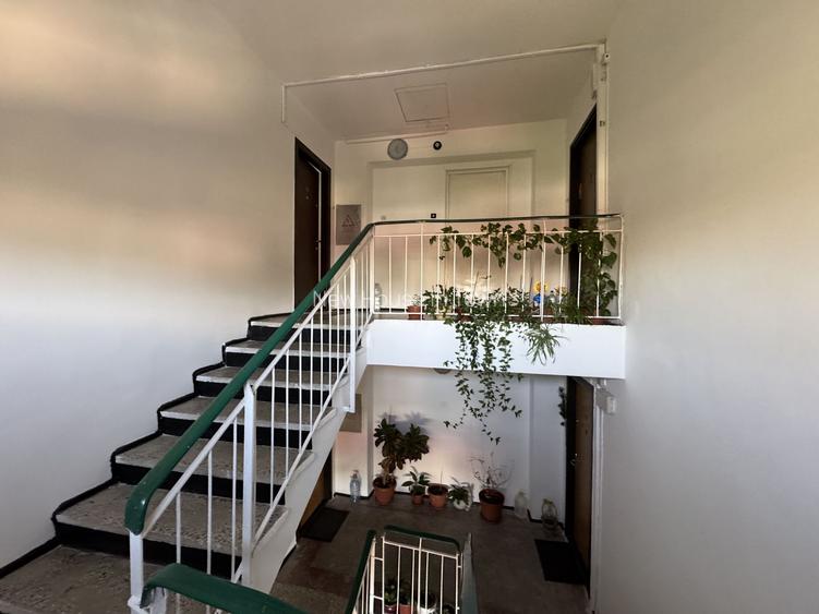 Apartament decomandat cu 3 camere in Florilor, strada Crinului - 23