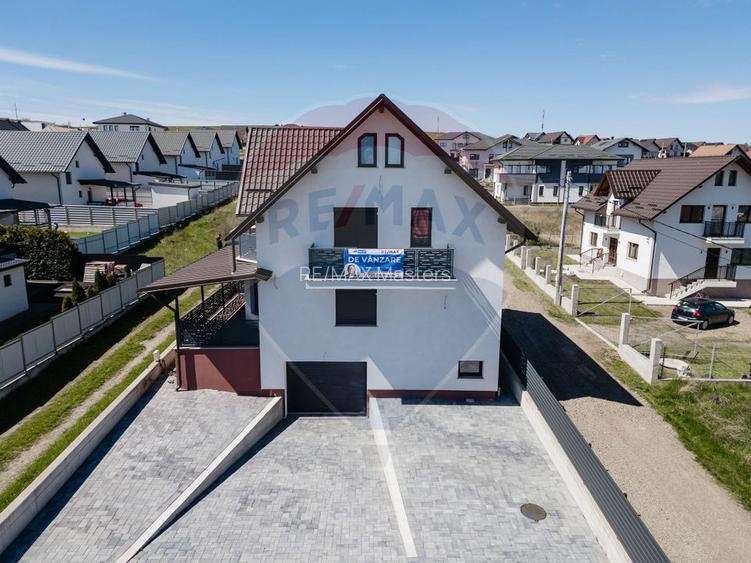 Casă / Vilă cu 4 camere de vânzare - 3