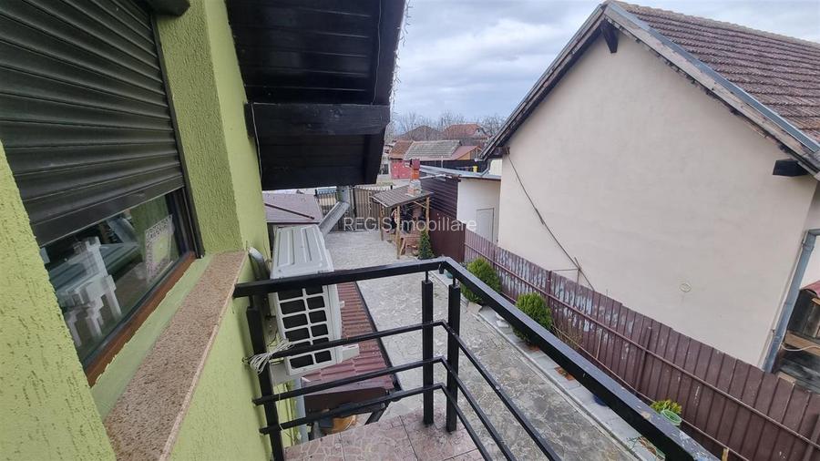 Casa de vanzare moderna cu costuri reduse, panouri solare si spatiu comercial in - 15