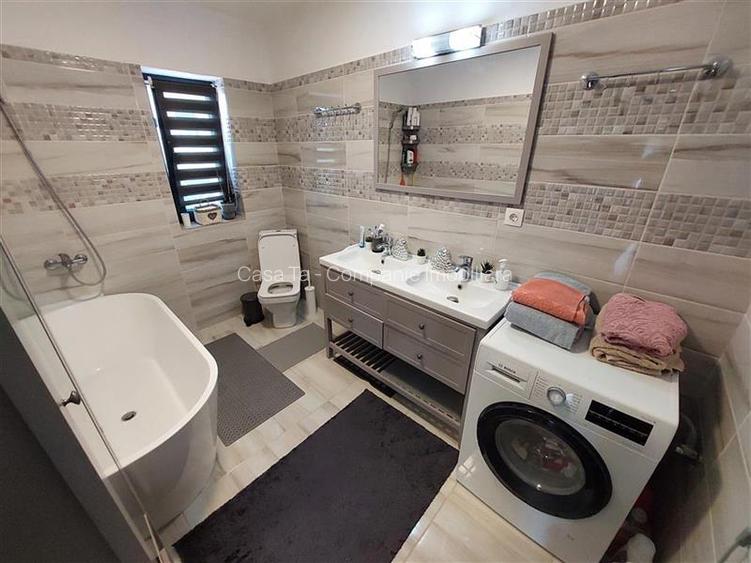 Vila deosebita pe Soseaua Rediu vis-a-vis de lac - 31