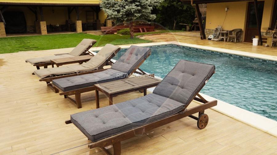 Vilă cu parc, piscină, jacuzzi și foișor, panouri fotovoltaice - 36