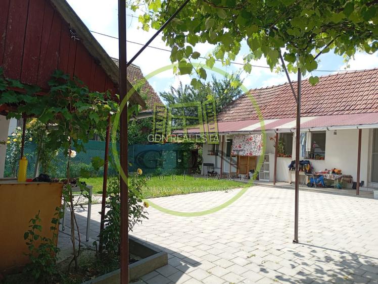 Casă de vânzare în Săcel – 2 corpuri locuibile, 3 băi, grădină, teren generos - 13