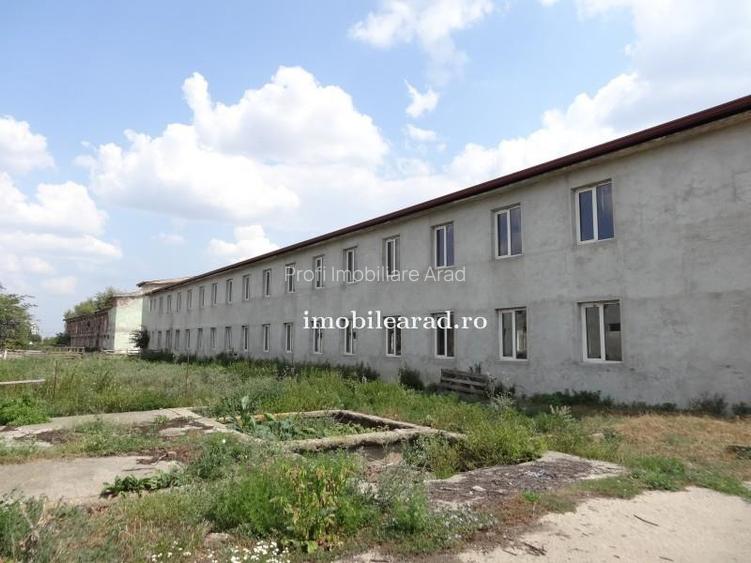 Teren 18.400 mp cu 4 hale P+E pe Artera principala vizavi de Metro-Momax - 28