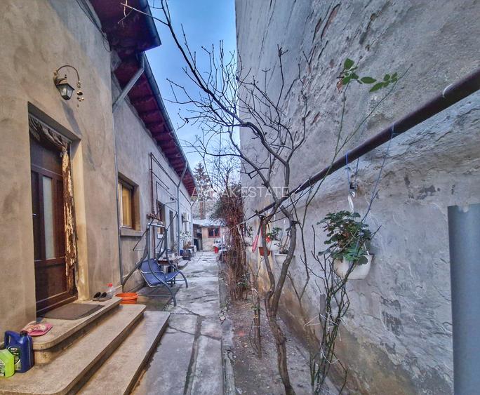 Casa cu tavan inalt - Piata Alba Iulia - Singur in curte - 2