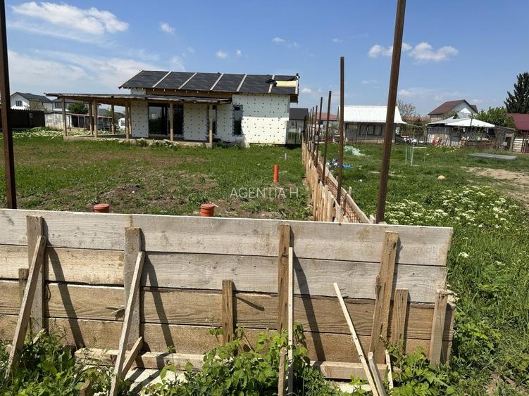 Teren intravilan in Crevedia, 3 loturi 650mp, 30000euro/lot, deschidere 20m - 4