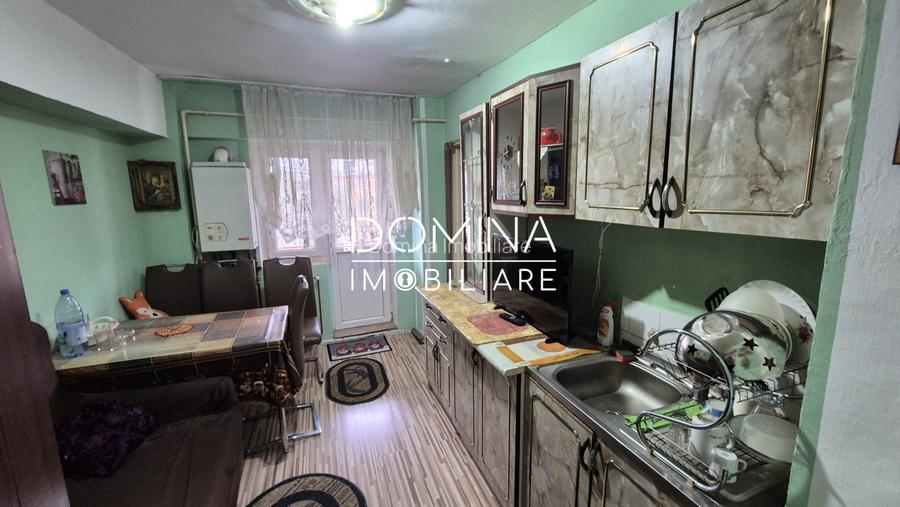 Vanzare apartament 4 camere, 93 mp, in Targu Jiu, strada Nicolae Titulescu - 6